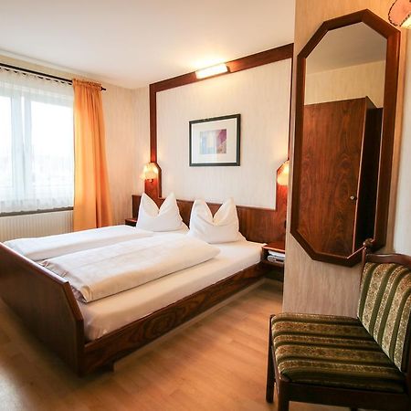 Hotel-Restaurant Und Gaestehaus Loewen Süßen المظهر الخارجي الصورة