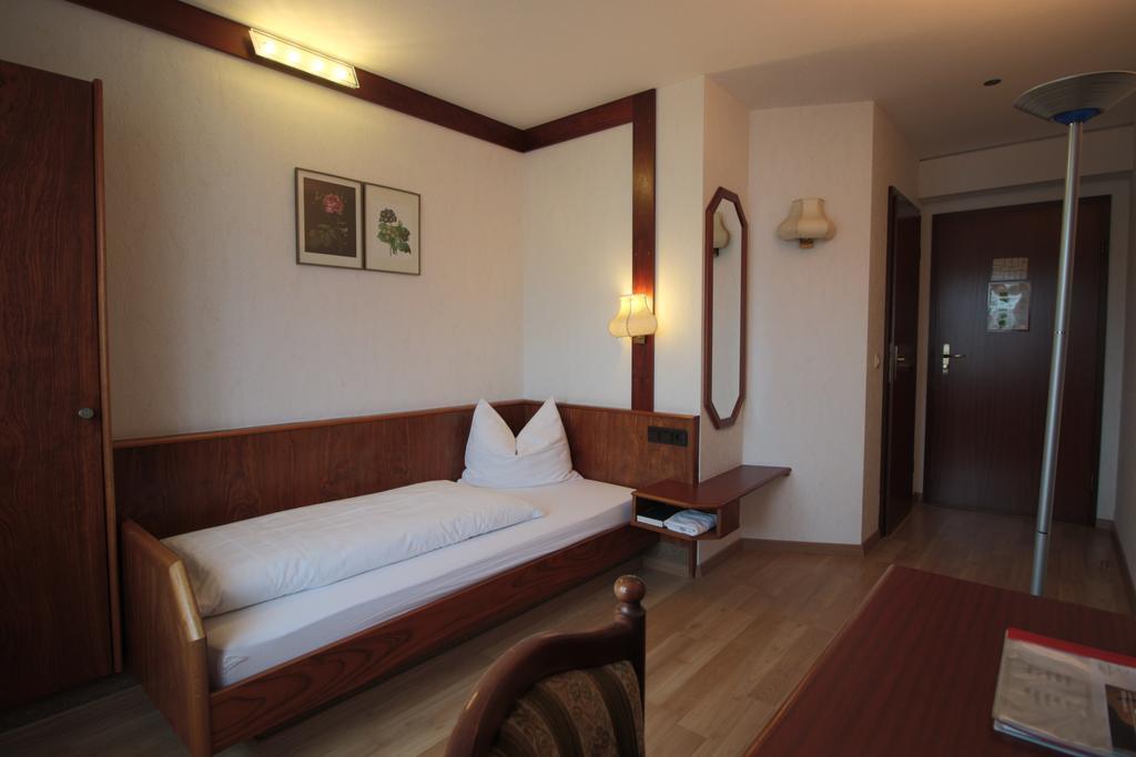 Hotel-Restaurant Und Gaestehaus Loewen Süßen المظهر الخارجي الصورة