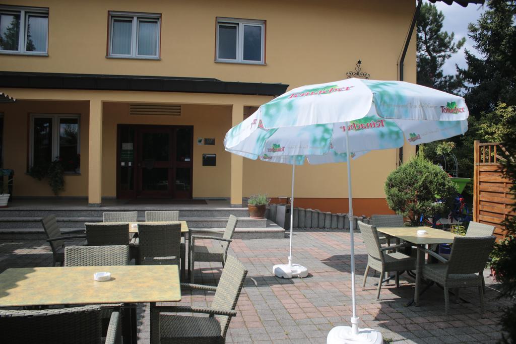 Hotel-Restaurant Und Gaestehaus Loewen Süßen المظهر الخارجي الصورة