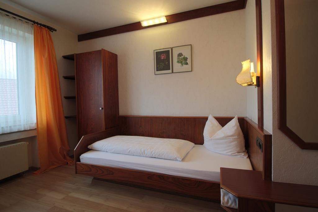 Hotel-Restaurant Und Gaestehaus Loewen Süßen المظهر الخارجي الصورة