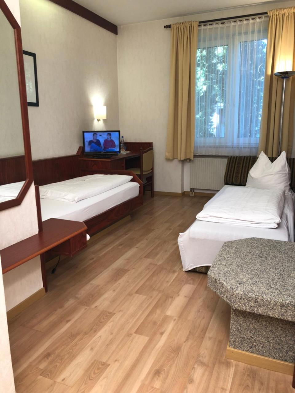 Hotel-Restaurant Und Gaestehaus Loewen Süßen المظهر الخارجي الصورة
