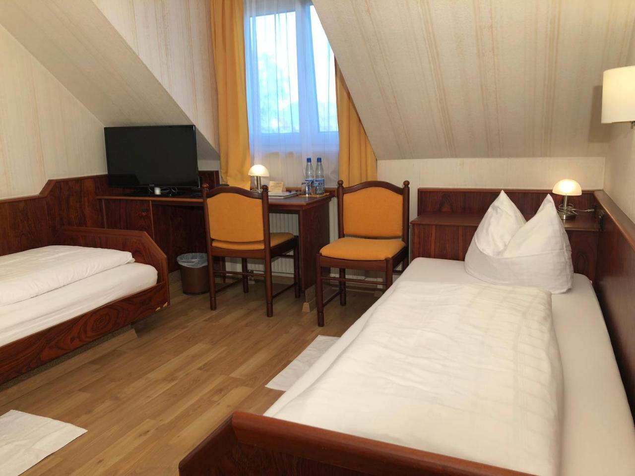Hotel-Restaurant Und Gaestehaus Loewen Süßen المظهر الخارجي الصورة