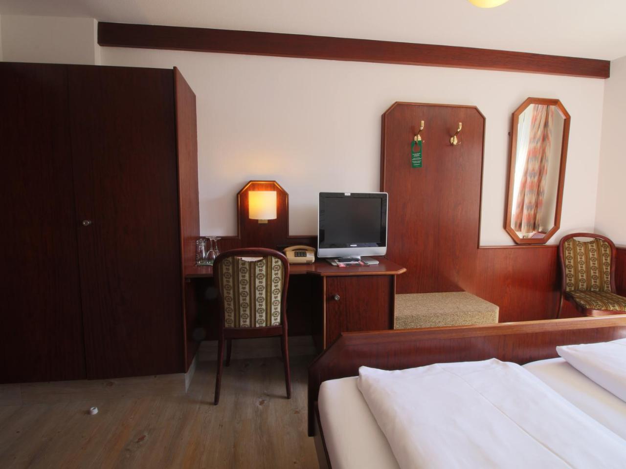 Hotel-Restaurant Und Gaestehaus Loewen Süßen المظهر الخارجي الصورة