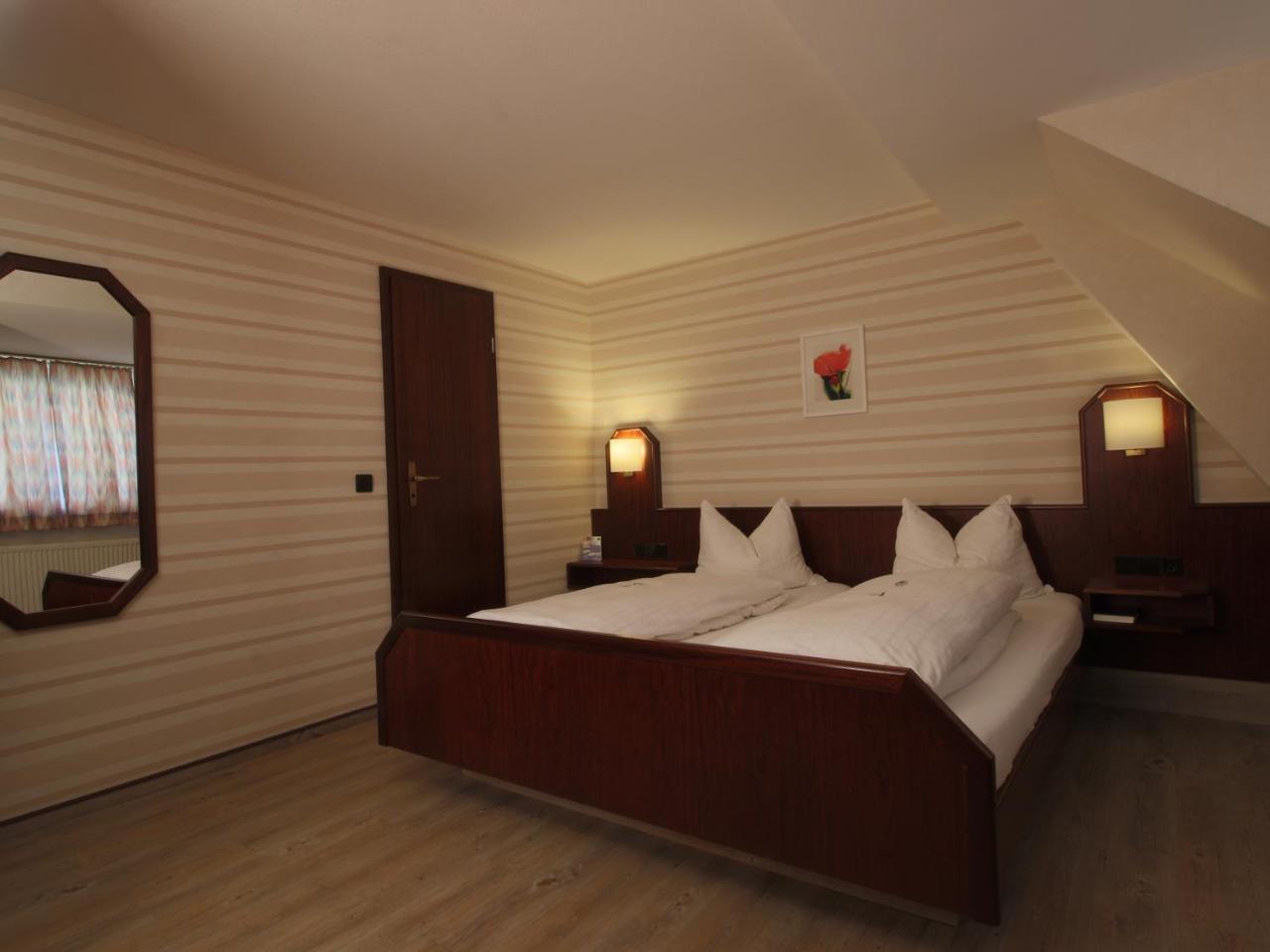 Hotel-Restaurant Und Gaestehaus Loewen Süßen المظهر الخارجي الصورة