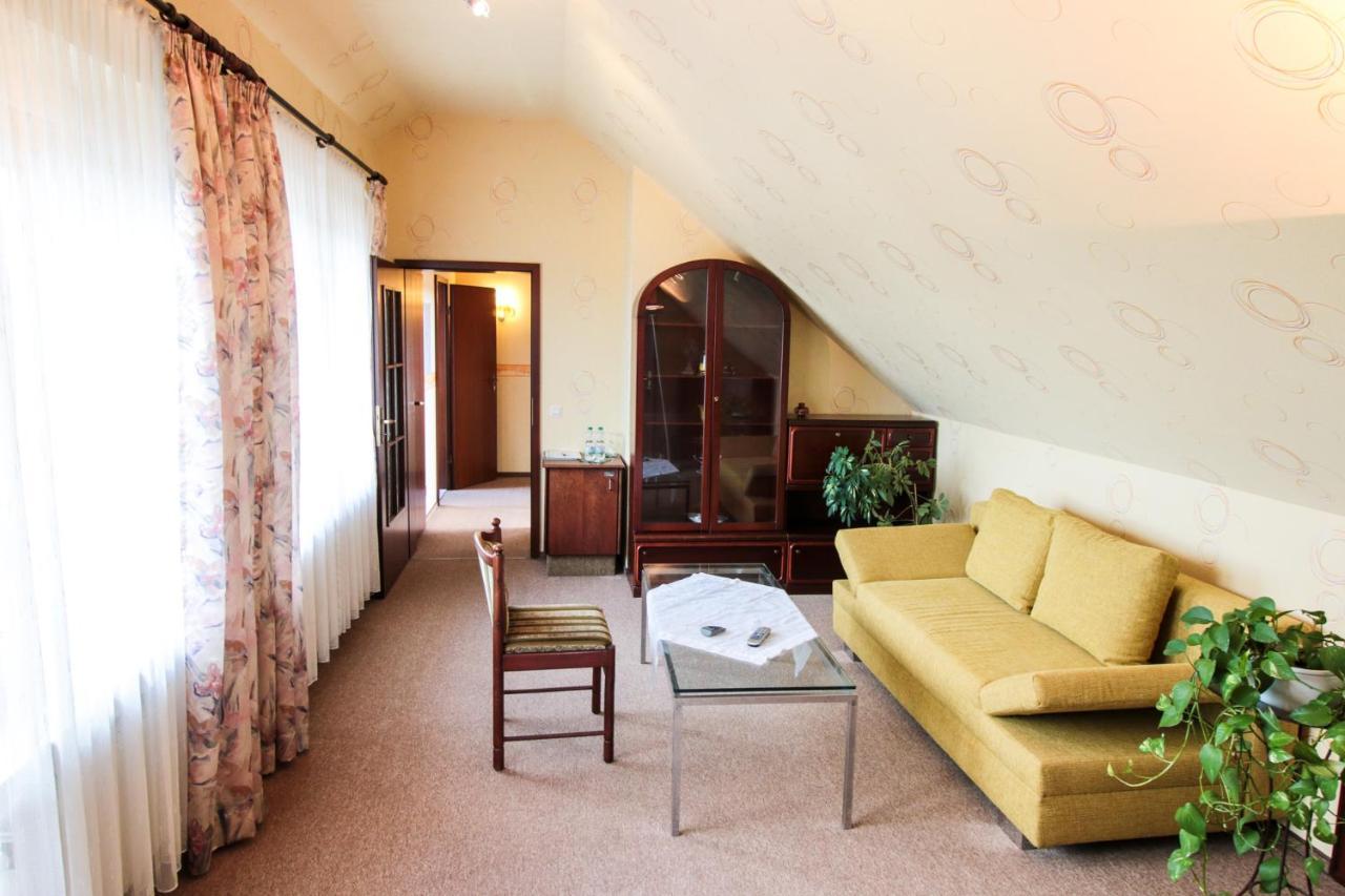 Hotel-Restaurant Und Gaestehaus Loewen Süßen المظهر الخارجي الصورة