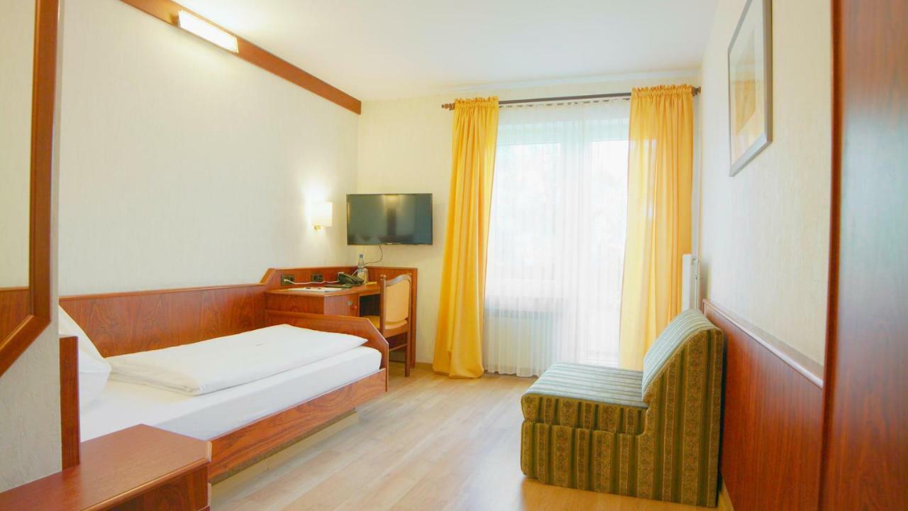 Hotel-Restaurant Und Gaestehaus Loewen Süßen المظهر الخارجي الصورة